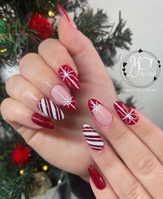 Christmas Nail Designs Acrylic, Yellow Nails Design, Ideas Navideñas, Fingernail Designs, Gel Nail Art Designs, Almond Acrylic Nails, Cat Nails, Pretty Nail Art