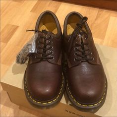 Unisex. Brand New With Tags. 5 Eye Padded Collar Boot. Color Dark Tan. I Call It Brown . Boots For Men Aesthetic, Dark Academia Shoes Male, Men’s Shoes Aesthetic, Brown Shoes Aesthetic, Brown Doc Martens Outfit, Brown Docs, Dark Academia Shoes, Doc Martins Shoes, Brown Loafers Men