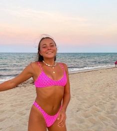 Preppy Swimsuit, With Friends Aesthetic, Socal Style, Aesthetic Lake, Friends Winter, Swimsuit Inspo, Boat Pictures, Lake Pictures With Friends, Summer Bathing Suits