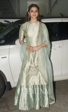 Alia Bhatt Style, Indian Outfits Lehenga, Mouni Roy, Raw Mango, Simple Kurta Designs, Indian Dresses Traditional, Sonakshi Sinha, Traditional Indian Outfits