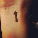 a small key tattoo on the left side of the neck and upper part of the arm