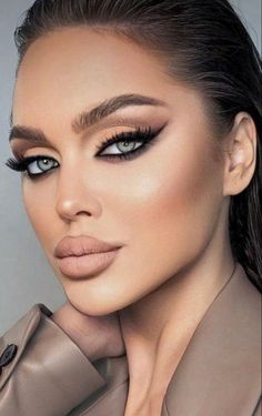 Siren eye makeup Smokey makeup dramatic makeup cat eye makeup Smokey Cat Eye Makeup, Siren Eye, Cristina Aguilera, Eye Shape Makeup, Eye Makeup For Hooded Eyes, Dramatic Smokey Eye, Evening Eye Makeup, Makeup Hacks Videos