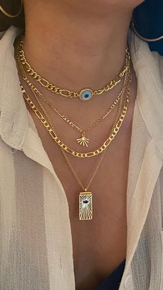 Insta Aesthetics, Ad Ideas, Figaro Necklace, Preppy Jewelry, Pretty Jewelry Necklaces, Classic Vibe, Figaro Chain Necklace, Earthy Outfits, Luxe Jewelry