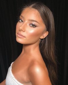 Very Natural Prom Makeup, Prom Make Up Looks Natural, Prom Makeup For Brown Eyes Natural, Glowy Makeup For Prom, Light Formal Makeup Brown Eyes, Formal Glowy Makeup, Light Glam Prom Makeup, Natural Glowy Glam Makeup, Prom Makeup Brunette