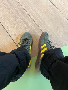 Adidas Shoes Green, Yellow Shoes Outfit, Yellow Outfits, Adidas Handball Spezial, Yellow Sneakers, Aesthetic Streetwear