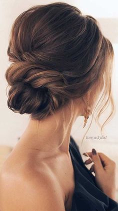 Looking for a perfect wedding hairstyle for your wedding day, these side twisted updo wedding hairstyle,braided with messy updo hairstyle ideas. Beautiful Wedding Updos For Any Bride Looking For A Unique Wedding Hairstyle, upstyle, messy updo hairstyles Wedding Hair Up, Guest Hair, Romantic Wedding Hair, Romantic Hairstyles, Bridal Hair Updo, Low Bun, Short Wedding Hair, Wedding Hair Down