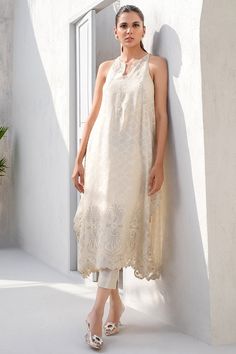 Sania Maskatiya, Long Kurta, Kurta Style, Designer Kurti Patterns, Kurti Patterns, Embroidery Detailing, Dress Indian Style