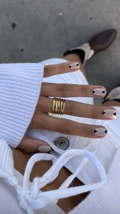 Nails simple nails short nail art tip ideas inspo aesthetic clean girl Boho Nails, Beige Nails, Minimal Nails, Casual Nails, Cute Gel Nails, Minimalist Nails, Manicure Y Pedicure