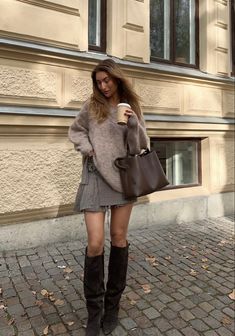 Outfits With Brown Knee Boots, Chocolate Brown Knee High Boots Outfit, Slouchy Boots Outfit, Brown Knee High Boots Outfit, Brown Long Boots, Knee High Brown Boots, Fall Skirt Outfits, Fall Skirt, Skirt Outfits Fall