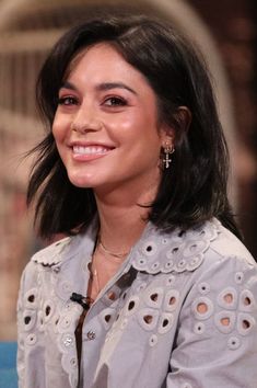 Vanessa Hudgens Short Hair, Vanessa Hudgens Hair, Short Celebrities, Celebrity Short Hair, Vanessa Hudgens Style, Celebrity Haircuts, Jenna Dewan, Hippy Chic, Short Straight Hair