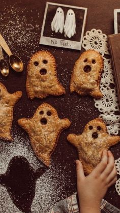 there are cookies shaped like ghostes on the table