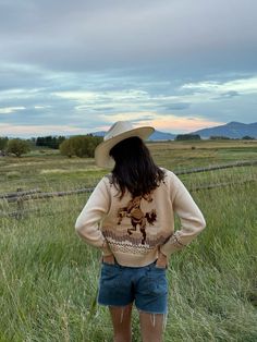 Colter Wall Concert Outfit, Warm Country Concert Outfit, Mountain Cowgirl Aesthetic, Daphne Core, Mountain Cowgirl, Cowgirl Winter, Winter Cowgirl, Recreate Pictures