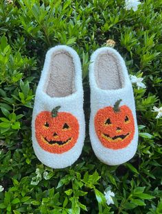 Fuzzy, open back slippers with a memory foam sole!  If you have any questions or concerns, please do not hesitate to reach out and ask! Fall Slippers, Halloween Slippers, Halloween 6, Duck Toy, Stuffed Toys, Cute Toys, Womens Slippers, Open Back, Memory Foam