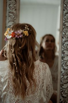 #wildflower #hangingfoliage #citrusbride #citruswedding #wildflowers #florals #wildflowerbouquet #ranchwedding #ranch #weddingday #countrywedding #rusticwedding #meadow #weddingmeadow #weddinghair Bridal Hair Down Flower Crown, Whimsical Wedding Headpiece, Flowers Woven Into Hair Wedding, Wedding Hair With Real Flowers, Hair Braids With Flowers, Wildflower Wedding Hair Piece, Flower Crown Bridesmaid Hair, Wedding Hair With Wild Flowers, Wedding Hair Fresh Flowers