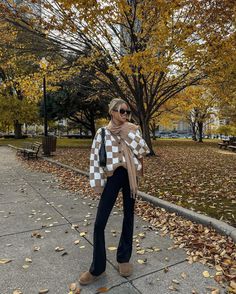 NYC Fall Outfits That Will Make Your Stand Our From A Crowd New York Fall Fashion, Effortless Fall Outfits, Outfit With Boots, Fall Outfit With Boots, Fall College Outfits, Nyc Fall, Trend Outfit