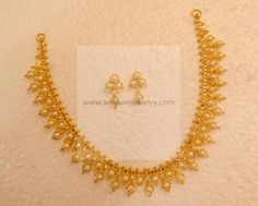 Indian Gold Jewellery Design, Bridal Necklace Designs, Gold Jewelry Outfits, Indian Bridal Jewelry Sets, Jewellery Necklaces, Gold Jewelry Simple Necklace, Gold Necklace Indian Bridal Jewelry, Gold Pendant Jewelry, Gold Bride Jewelry