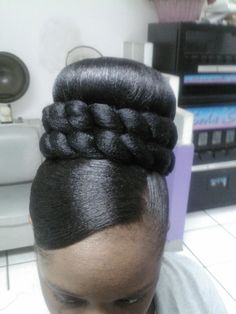 By Magalie Leger Updo Buns, Black Women Updo Hairstyles, Bride Hairstyles Updo, Bob Bangs, French Roll Hairstyle, Long Weave Hairstyles, African Hair Wrap, Braiding Your Own Hair