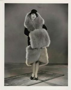 1920s Outfits, 1920 Fashion, Look Retro, Vintage Everyday, 20s Fashion, Movie Fashion, Vintage Fur, Old Fashion, 1920s Fashion