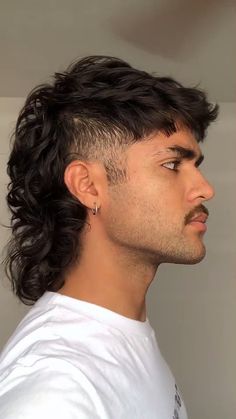 Modern Mullet Haircut, Men Haircut Curly Hair, Mullet Haircut, Mens Hairstyles Thick Hair, Modern Mullet, Wavy Hair Men, Hair Inspiration Short, Men Haircut Styles, Punk Hair