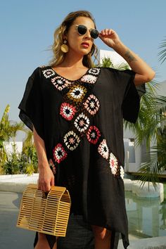 Casual Multicolor V-neck Cover-up, V-neck Rayon Top For The Beach, Black V-neck Top For Beach, Casual Black Stretch Cover-up, Black Stretch Casual Cover-up, Stretch V-neck Beach Cover-up, Summer V-neck Rayon Tops, Rayon V-neck Top For The Beach, Rayon V-neck Top For Beach