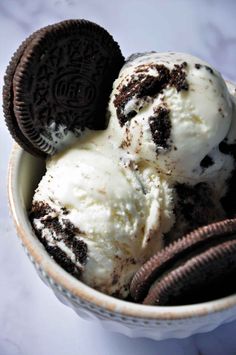 an ice cream sundae with oreo cookies on top