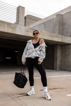 Black Leggings Styling, Long Socks Outfit Summer, Leggings And Sports Bra Outfit With Jacket, Tall Nike Socks Outfit, Hoodie With Leggings, Oversized Crew Neck Hoodie In Sportswear Style, Hoodie Leggings Outfit, Oversized Gym Hoodie In Sportswear Style