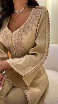 Aesthetic Eid, Arab Princess, Moroccan Clothes, Middle Eastern Wedding, Jalabia Styles, Caftan Moroccan, Moroccan Aesthetic, Eastern Fashion