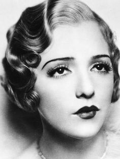 #1920s Bebe Daniels. 1920s hair and makeup #VintageGlam I was definitely born in the wrong era!! 20s Makeup, Cabelo Pin Up, Maquillage Goth, Get Long Eyelashes, Bebe Daniels, Marcel Waves, 1930s Hair