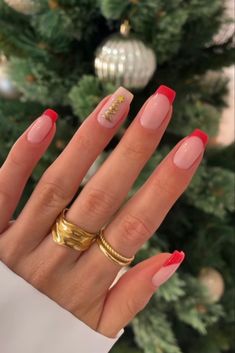 29 Christmas Gel Nails That'll Make Your Holiday Season Extra Jolly and F-A-B-U-L-O-U-S! Christmas Gel, Casual Nails, Short Acrylic Nails Designs