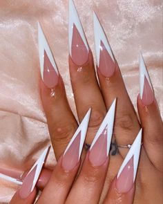 White Nails Acrylic Stilettos, French Tip Stilleto Nails With Design, White French Tip Stilleto Nails, French Tip Stelito Nails, Long Stiletto French Tip Nails, French Stilleto Nails Long, Long White Stiletto Nails, Steletoes Nails French Tip, French On Stiletto Nails