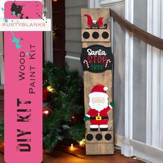 a wooden sign with a santa clause on it Porch Leaner Sign, Patriotic Diy, Diy Christmas Village, Diy Display, Home Wood, Christmas Porch, Whimsical Christmas, Winter Diy, Wood Stain