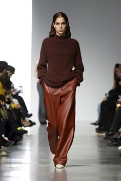 Bordeaux Fashion, Aw 2024, Winter Runway, Fashion Bible, Runway Model, Fall Winter Trends, Deep Autumn, 2025 Fashion, Fashion Trends Winter