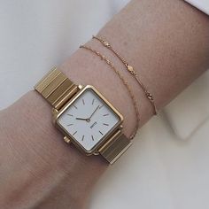 Classy Watches, Cartier Watches Women, Watches Women Simple, Hand Jewelry Rings, Ladies Bracelet Watch, Casio Vintage, Fancy Watches, Pretty Jewelry Necklaces