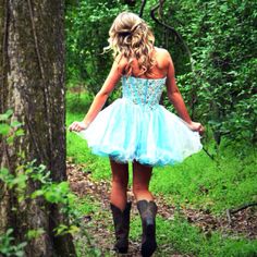 adorable dress<3 Vestidos Country, Country Prom, Homecoming Pictures, Looks Country, Country Dresses, Prom Pictures, Farm Girl, Homecoming Dress, Fancy Dresses