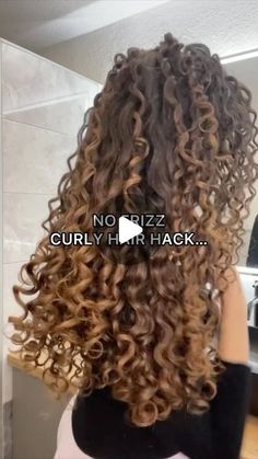 Curly Hair 👑 on Instagram: "Follow @curlsnstyle for more curly hair tips ❤️

Does this method work for your hair?

#curlyhair #curls #curly #curlyhairstyle" How To Make Your Hair Curly, Low Density Curly Hair, Make Your Hair Curly, 3a Curly Hair, Curly Hair Care Routine, Curly Hair Care, Curly Hair Tips, Hair Curly, Hair Care Routine