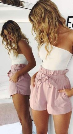 Stylish summer outfits for woman to wear in 2020. Cute summer style, summer fashion inspiration. High rise tie shorts, body suits, blush pink shorts, summer outfit shorts Pink Paperbag Shorts Outfit, Como Fazer Short, Adrette Outfits, Stylish Summer Outfits, Pants Summer, Hot Shorts, Outfits Casual, Pink Shorts