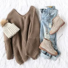 Shop the look #OOTD #shopthelook #TravelOutfit #WeekendLook #autumn #autumnlook #autumnfashion #autumnoutfits #fall #falllook #fallfashion #falloutfits #winter #winterlook #winterfashion #winteroutfits #coldweather #comfy #backtoschool #schooloutfit #cooloutfit #teenstyle #beanie #chunkysweater #oversizedsweater #othebudget #rippedjeans #bloggerstyle #bloggeroutfits Winter Outfits Tumblr, Pullovers Outfit, Denim Jeans Ripped, Baddie Outfit, Pullover Outfit, Outfit Ideas Spring, Blazer Outfit, Chic Sweaters, Outfit Ideas Summer