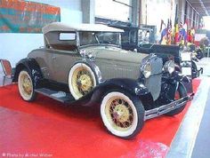 an antique car is on display in a museum