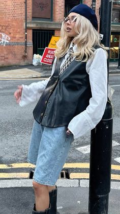 Sweater Vest Outfit Street Style, Menswear On Women, Tie Outfit, Ny Outfits, Clean Girl Aesthetic, Aesthetic Style, Insta Inspo, Swaggy Outfits, Outfit Aesthetic