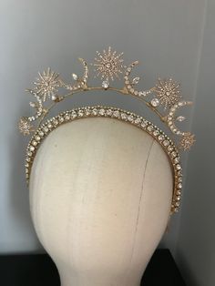 Star Tiara, Aesthetic Royal, Castle Aesthetic, Gold Headpiece, Beautiful Tiaras, Royal Aesthetic, Headpiece Jewelry, Crown Jewels, Head Accessories