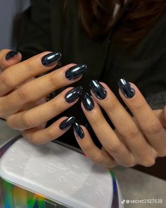 Black Nails Silver Chrome, Black Gel Nails With Chrome, Black Nails Chrome Design, Black Nails With Pearl Chrome, Black Rainbow Chrome Nails, Black Chrome Gel Nails, Black Nails With Pink Chrome, Black Nails With Silver Chrome, Dark Silver Chrome Nails