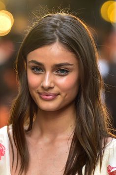 Taylor Hill Brown Hair, Taylor Marie Hill Hair, Young Taylor Hill, Taylor Hill Hair, Pelo Chocolate, Taylor Hill Style, Brown Hair Shades, Taylor Marie Hill, Taylor Hill