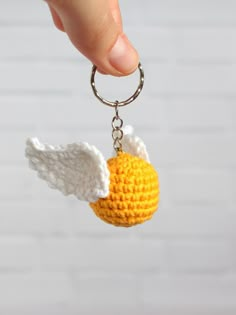 Golden Snitch 3 in 1 wizard Harry Crochet pattern by Svitlana Yakobets Crochet Harry Potter Keychain Pattern Free, Harry Potter Handmade Gifts, Pokemon Diy Crafts, Harry Potter Crochet Patterns, Crochet Dobby, Tricot Harry Potter, Amigurumi Harry Potter