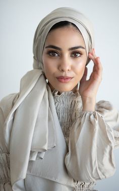 Hijabi Portrait, Hijab Photo, Hijab Turban Style, Head Dresses, Head Scarfs, Turban Hijab, Hijab Style Tutorial, Hair Wrap Scarf, Stylish Hijab