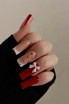 Red New Year Nails, Christmas Nails Present Design, Red Theme Nails, Red Bow Christmas Nails, Christmas Nails 2025, Acrylic Nails Ideas Red, New Year Nails Red, Bow Nails Christmas, Nails Design New Years