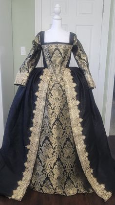 Custom Tudor/elizabethan Gown - Etsy UK Tudor Fashion Women, Elizabethan Gown, Elizabethan Dress, Tudor Queen, Tudor Gown, Elizabethan Fashion, Era Victoria, Cultural Values, Tudor Dress