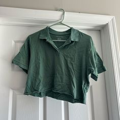 Never Worn Before- Great Condition! Size: Xs Loose Fitting Color: Dark Green Cropped Collared Shirt, Simple Trendy Outfits, Collared Shirt, Shirt Color, Trendy Outfits, Dark Green, American Eagle Outfitters, American Eagle, Colorful Shirts