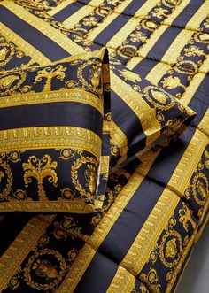 the black and gold bedspread has an intricate design on it's sides