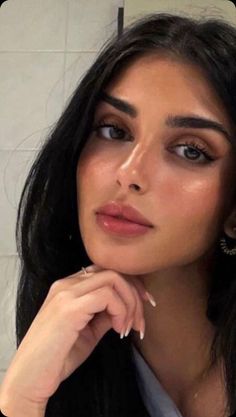 Olive Skin, Foto Baby, Beauty Goals, Foto Art, Tan Skin, Natural Makeup Looks, Glam Makeup, Girls Makeup, Pretty Makeup