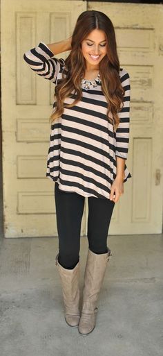 stripes, leggings & boots. a fashion staple. Outfits With Air Force Ones, Outfits With Jordan 1s Fashion Styles, Mode Ab 50, How To Wear Leggings, Winter Mode, Beauty And Fashion, Duck Boots